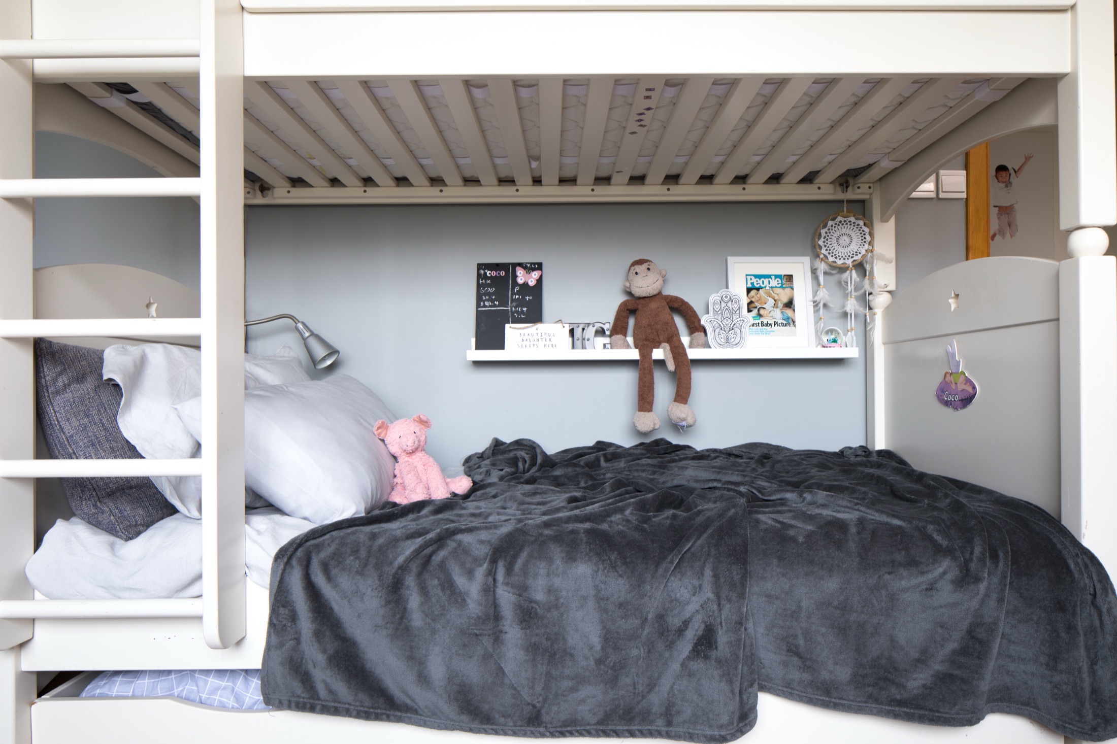Interior photograph 4 from the Two Girls and a Boy residence