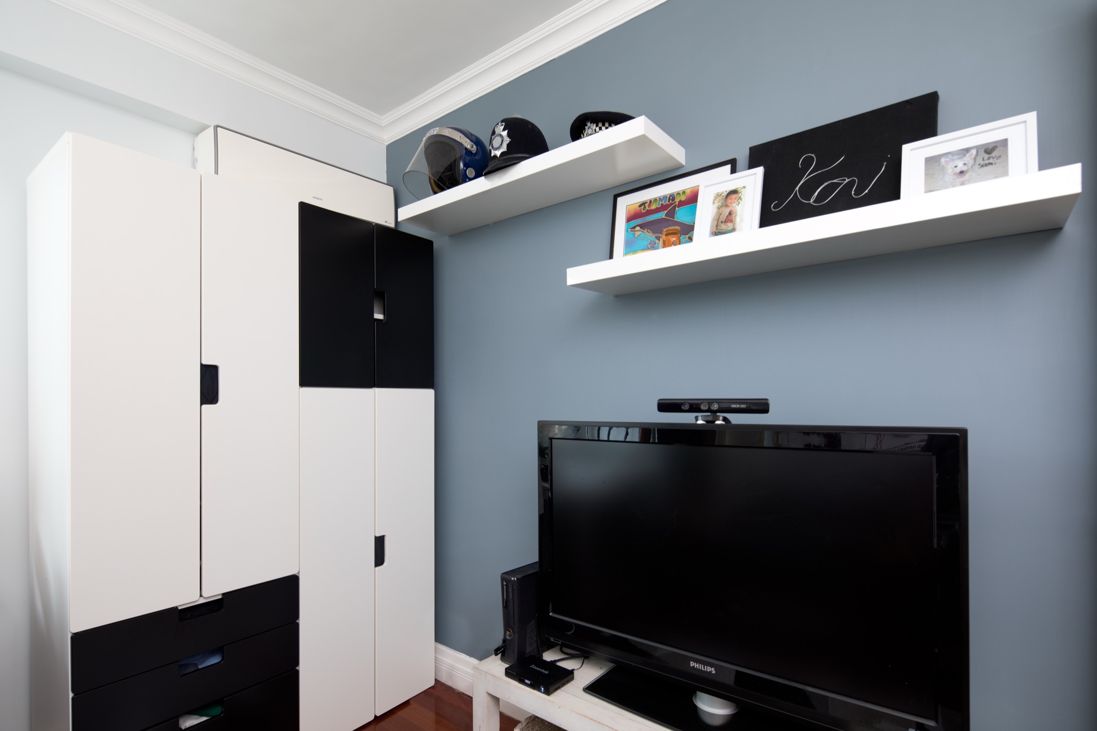 Interior photograph 7 from the Two Girls and a Boy residence